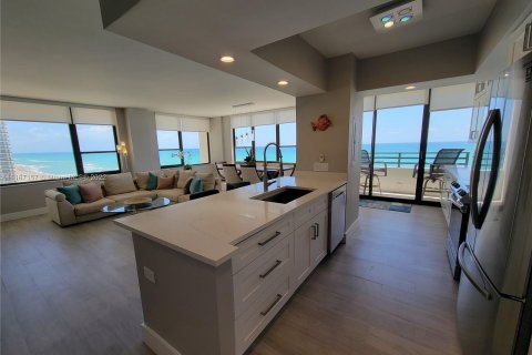 Copropriété à louer à Hollywood, Floride: 2 chambres, 124.49 m2 № 1347588 - photo 4