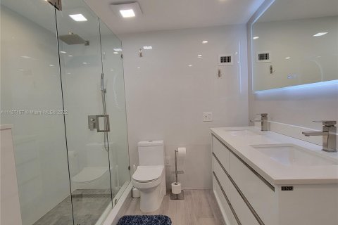 Copropriété à louer à Hollywood, Floride: 2 chambres, 124.49 m2 № 1347588 - photo 18