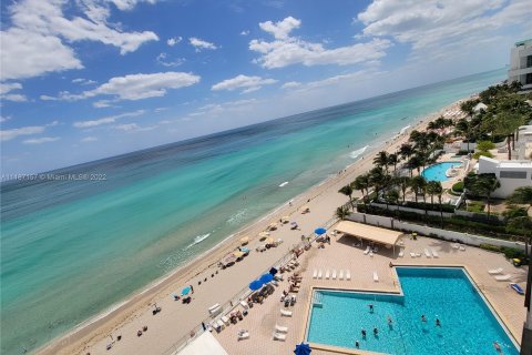 Condominio en alquiler en Hollywood, Florida, 2 dormitorios, 124.49 m2 № 1347588 - foto 26