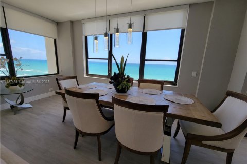 Copropriété à louer à Hollywood, Floride: 2 chambres, 124.49 m2 № 1347588 - photo 8