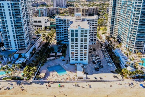 Condo in Hollywood, Florida, 2 bedrooms  № 1347588 - photo 28