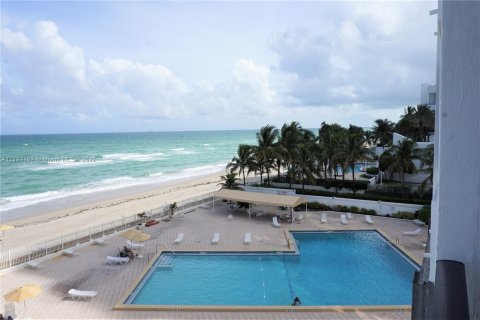 Condominio en alquiler en Hollywood, Florida, 2 dormitorios, 124.49 m2 № 1347588 - foto 29