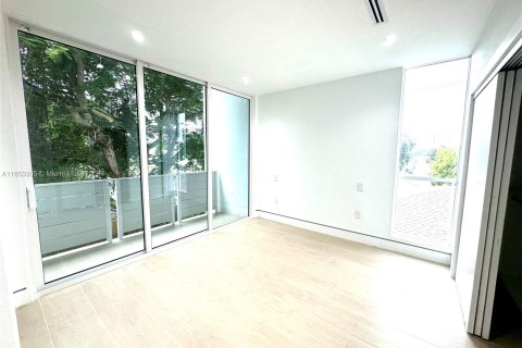 Townhouse in Miami, Florida 3 bedrooms, 230.77 sq.m. № 1347586 - photo 14