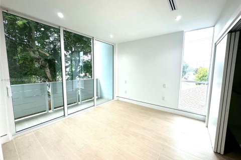 Townhouse in Miami, Florida 3 bedrooms, 230.77 sq.m. № 1347586 - photo 16