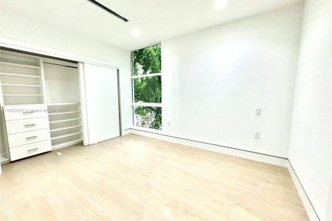 Townhouse in Miami, Florida 3 bedrooms, 230.77 sq.m. № 1347586 - photo 13