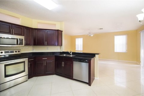 House in Miramar, Florida 4 bedrooms, 245.17 sq.m. № 980744 - photo 5