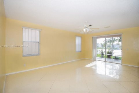 House in Miramar, Florida 4 bedrooms, 245.17 sq.m. № 980744 - photo 6