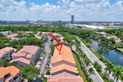 Adosado en venta en Aventura, Florida, 4 dormitorios, 250.84 m2 № 1321044 - foto 9