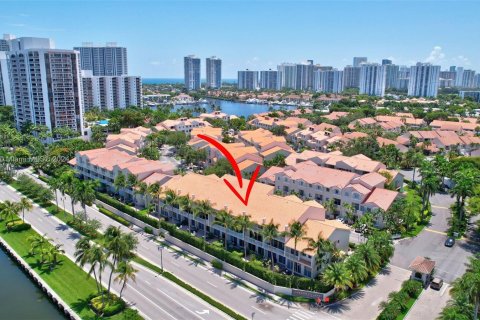 Adosado en venta en Aventura, Florida, 4 dormitorios, 250.84 m2 № 1321044 - foto 5