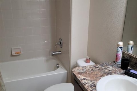 Townhouse in Brandon, Florida 2 bedrooms, 155.15 sq.m. № 961843 - photo 13