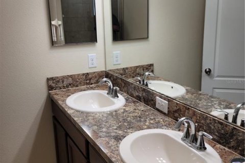 Townhouse in Brandon, Florida 2 bedrooms, 155.15 sq.m. № 961843 - photo 8