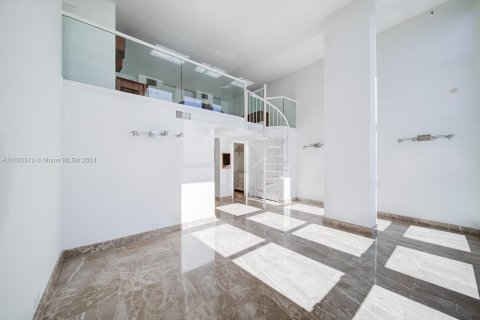 Condo in Miami, Florida, 6 bedrooms  № 1291617 - photo 22