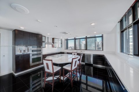 Condo in Miami, Florida, 6 bedrooms  № 1291617 - photo 7