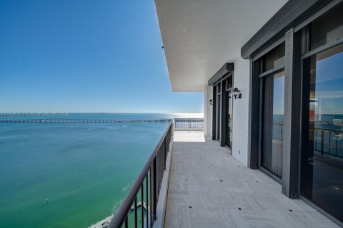 Condo in Miami, Florida, 6 bedrooms  № 1291617 - photo 2