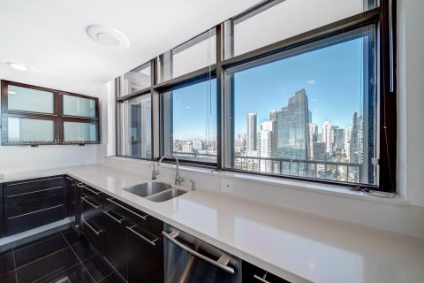 Condo in Miami, Florida, 6 bedrooms  № 1291617 - photo 9