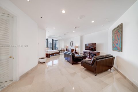 Condo in Miami, Florida, 6 bedrooms  № 1291617 - photo 29