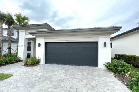 House in Miramar, Florida 3 bedrooms, 190.17 sq.m. № 1119763 - photo 3