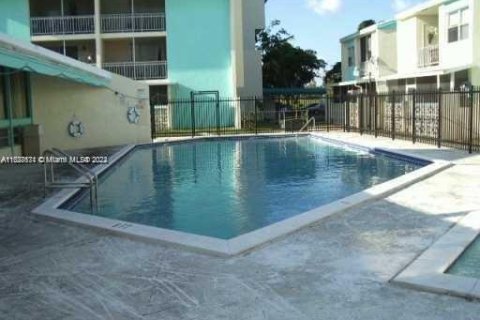 Condo in Lauderhill, Florida, 1 bedroom  № 1282022 - photo 3