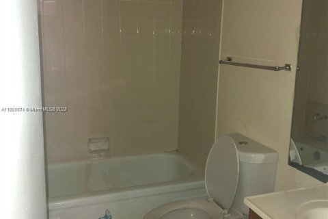 Condo in Lauderhill, Florida, 1 bedroom  № 1282022 - photo 8