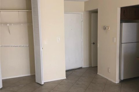 Condo in Lauderhill, Florida, 1 bedroom  № 1282022 - photo 9