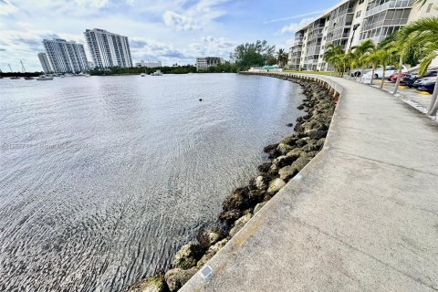 Condominio en venta en Aventura, Florida, 1 dormitorio, 71.35 m2 № 1282023 - foto 4