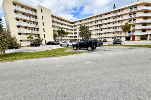 Copropriété à vendre à Aventura, Floride: 1 chambre, 71.35 m2 № 1282023 - photo 2