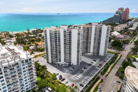 Condo in Fort Lauderdale, Florida, 2 bedrooms  № 1305253 - photo 18