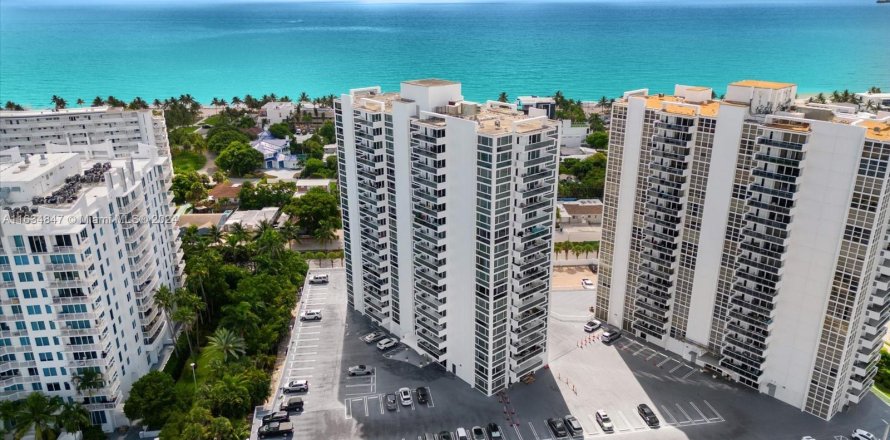 Condominio en Fort Lauderdale, Florida, 2 dormitorios  № 1305253