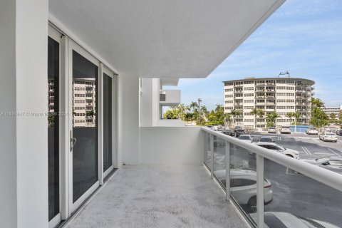 Condo in Fort Lauderdale, Florida, 2 bedrooms  № 1305253 - photo 16