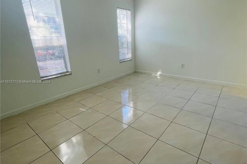 Condo in Lauderhill, Florida, 2 bedrooms  № 1135844 - photo 12