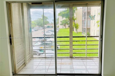 Condominio en venta en Lauderhill, Florida, 2 dormitorios, 89.09 m2 № 1135844 - foto 16