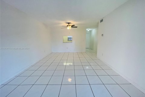 Condominio en venta en Lauderhill, Florida, 2 dormitorios, 89.09 m2 № 1135844 - foto 6