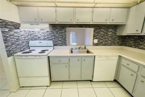 Condominio en venta en Lauderhill, Florida, 2 dormitorios, 89.09 m2 № 1135844 - foto 4