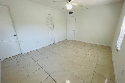 Condo in Lauderhill, Florida, 2 bedrooms  № 1135844 - photo 13