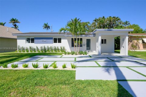 House in Hollywood, Florida 3 bedrooms, 135.64 sq.m. № 1135799 - photo 1