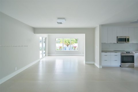 Casa en venta en Hollywood, Florida, 3 dormitorios, 135.64 m2 № 1135799 - foto 2