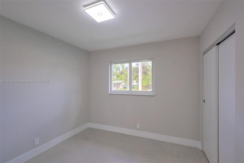 House in Hollywood, Florida 3 bedrooms, 135.64 sq.m. № 1135799 - photo 13