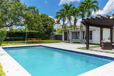 House in Miami, Florida 3 bedrooms № 1135846 - photo 16