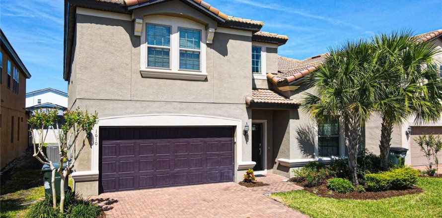 Casa en Kissimmee, Florida 8 dormitorios, 375.42 m2 № 1248875