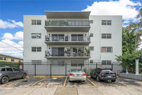 Condo in Miami, Florida, 2 bedrooms  № 1330335 - photo 18