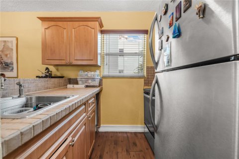 Condo in Miami, Florida, 2 bedrooms  № 1330335 - photo 6