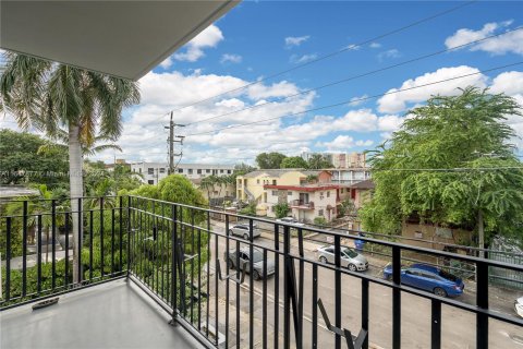 Condo in Miami, Florida, 2 bedrooms  № 1330335 - photo 15