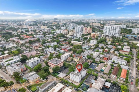 Condo in Miami, Florida, 2 bedrooms  № 1330335 - photo 26