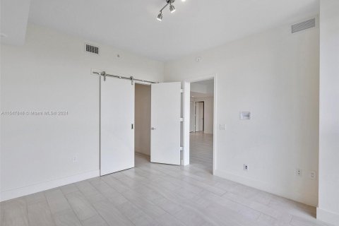 Condo in Sunrise, Florida, 2 bedrooms  № 1330334 - photo 23