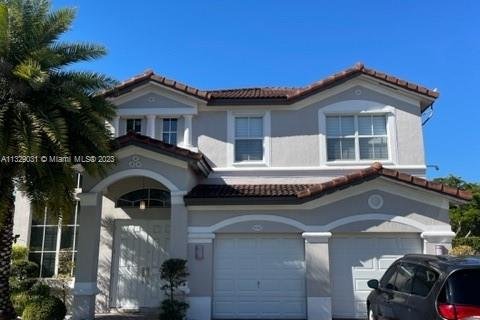 Villa ou maison à vendre à Miami, Floride: 4 chambres, 241.17 m2 № 270856 - photo 1