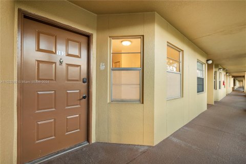 Condominio en venta en Pembroke Pines, Florida, 2 dormitorios, 102.19 m2 № 993822 - foto 6