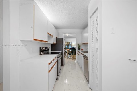 Condominio en venta en Pembroke Pines, Florida, 2 dormitorios, 102.19 m2 № 993822 - foto 3