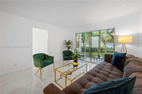 Condominio en venta en Pembroke Pines, Florida, 2 dormitorios, 102.19 m2 № 993822 - foto 12