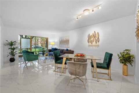 Condominio en venta en Pembroke Pines, Florida, 2 dormitorios, 102.19 m2 № 993822 - foto 8