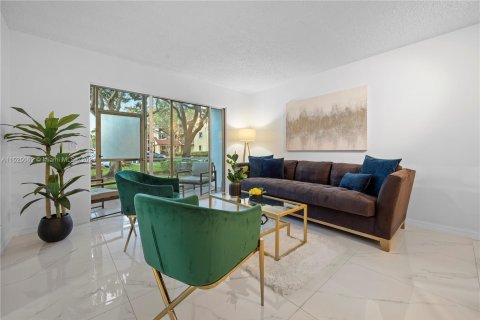 Condominio en venta en Pembroke Pines, Florida, 2 dormitorios, 102.19 m2 № 993822 - foto 11